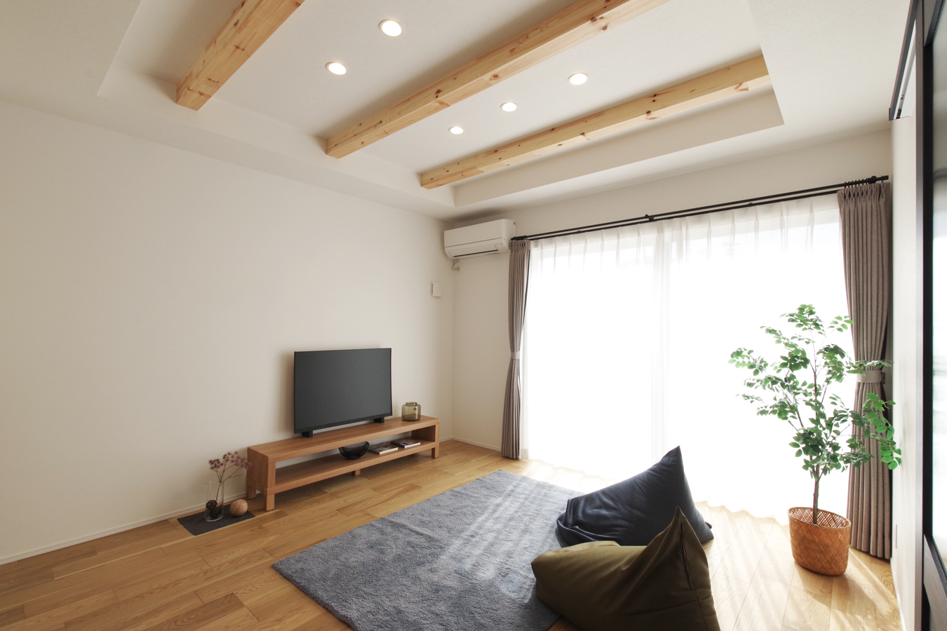sista 大島新町モデルハウス明るいリビング